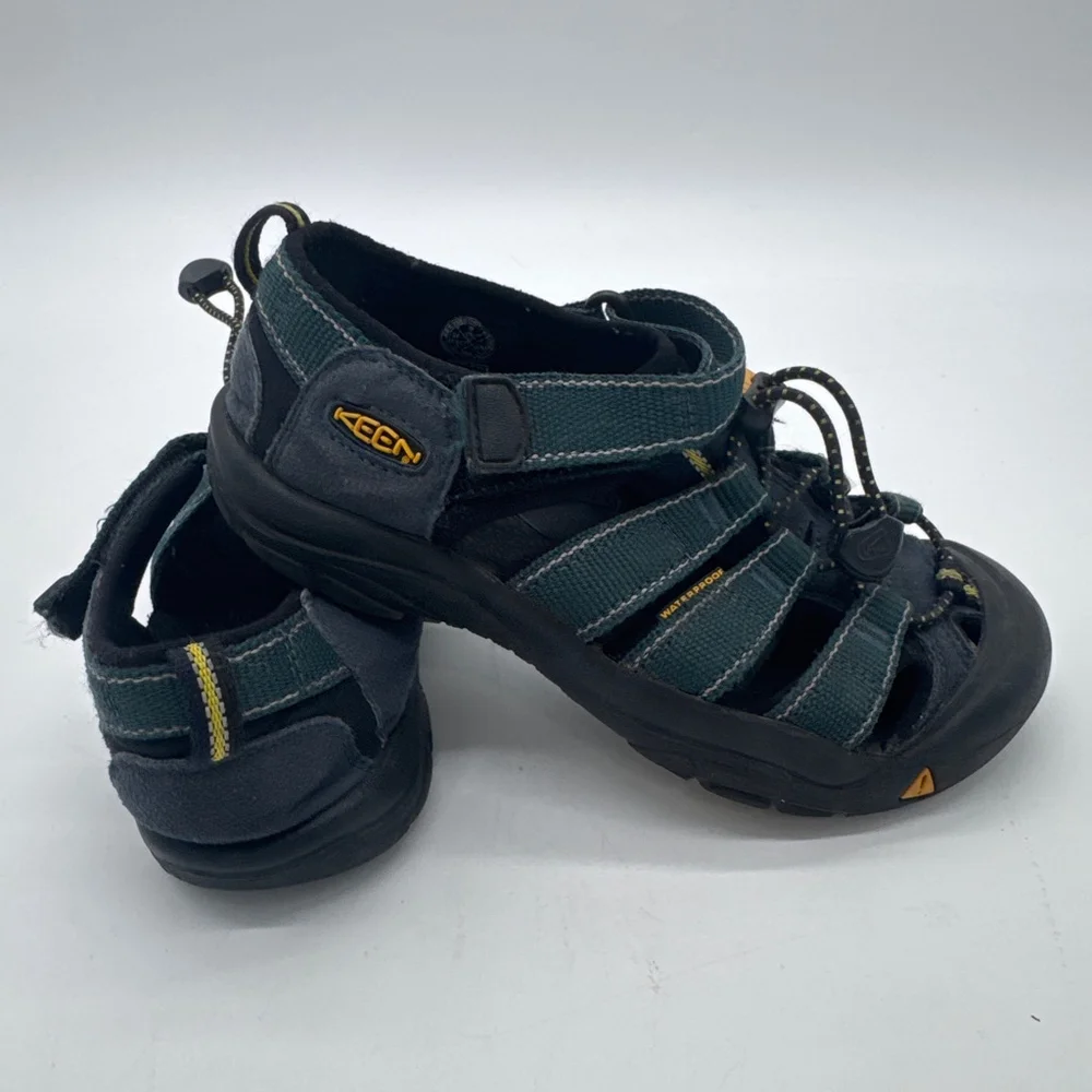 KEEN Newport H2 Youth Waterproof Shoes Size 2 Black Green